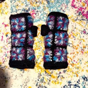Nirvanna Designs open finger gloves